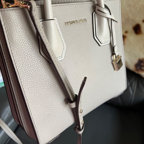 Micheal kors bag - Picture 7 of 14